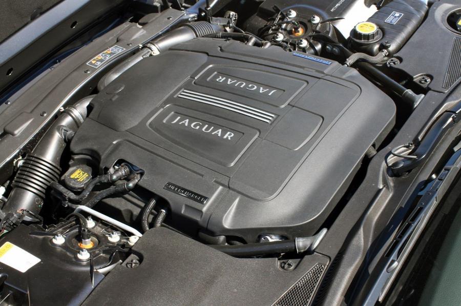  Jaguar XKR-S 2012 года  (фото 66 из 82)